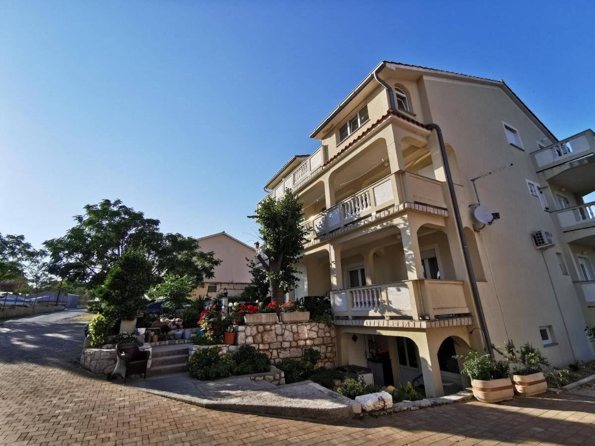 Apartments Velinka Mundanije Exterior foto