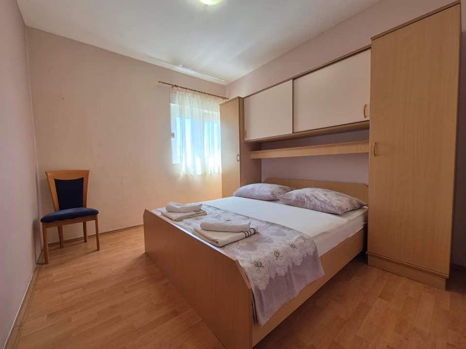 Apartments Velinka Mundanije Exterior foto