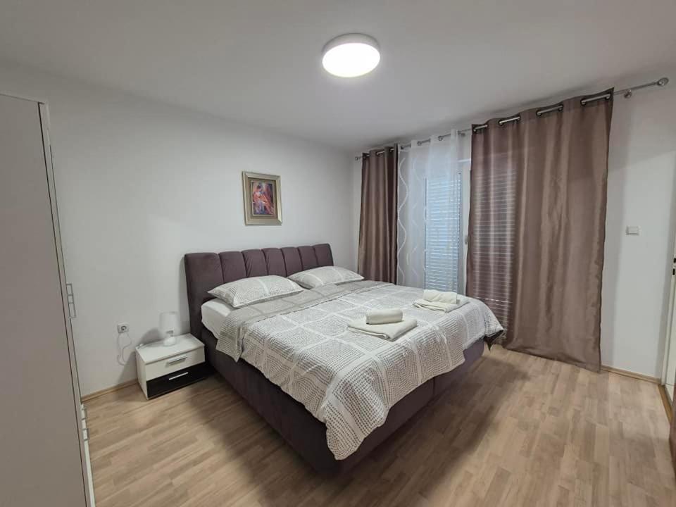 Apartments Velinka Mundanije Exterior foto