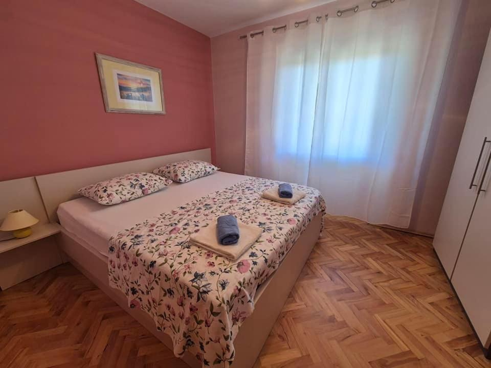 Apartments Velinka Mundanije Exterior foto